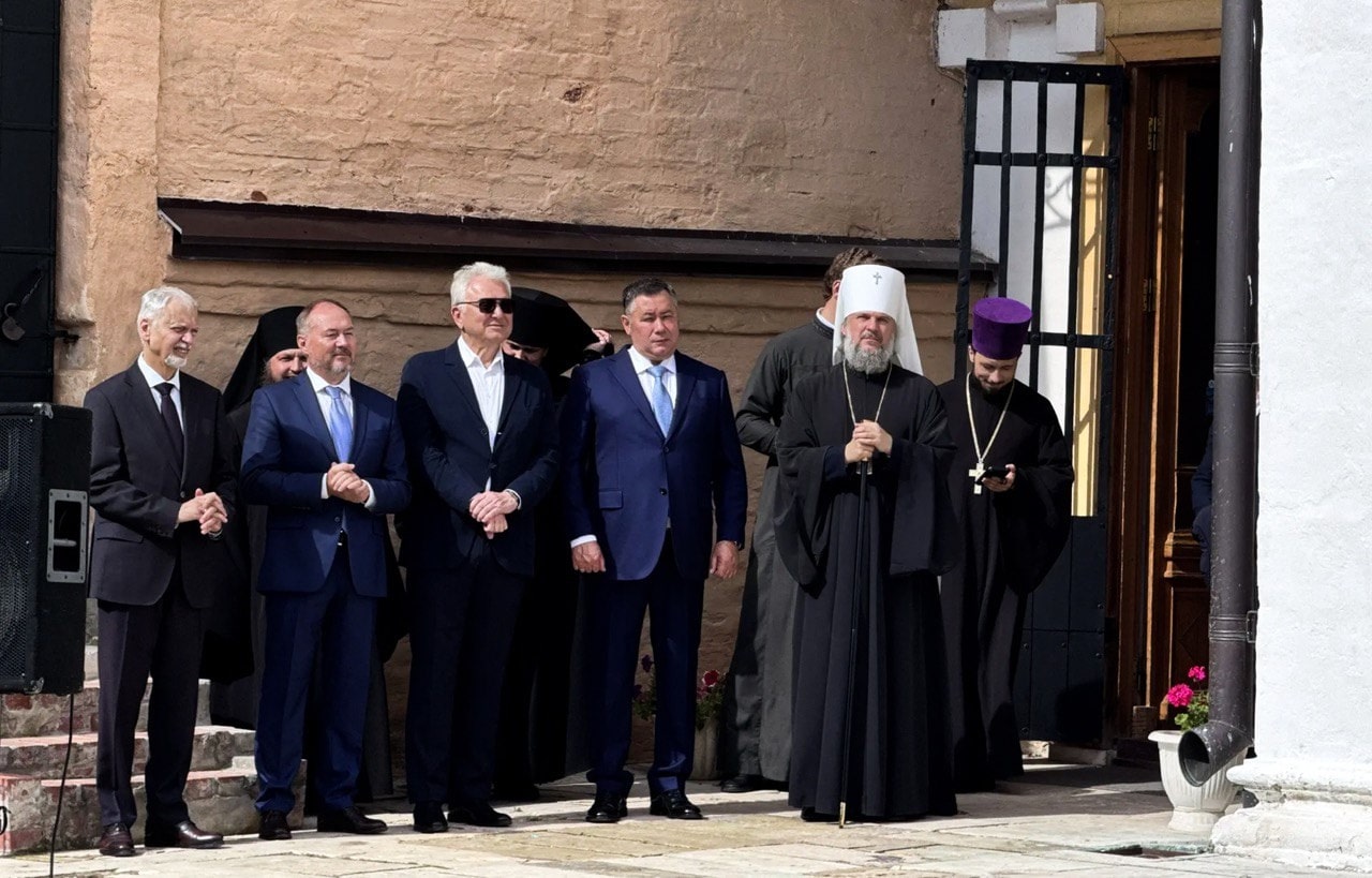 Игорь Руденя и Виктор Христенко напутствовали первоклассников Старицкого округа