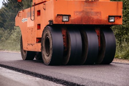 В Тверской области отремонтировали дороги, по которым проходят школьные маршруты