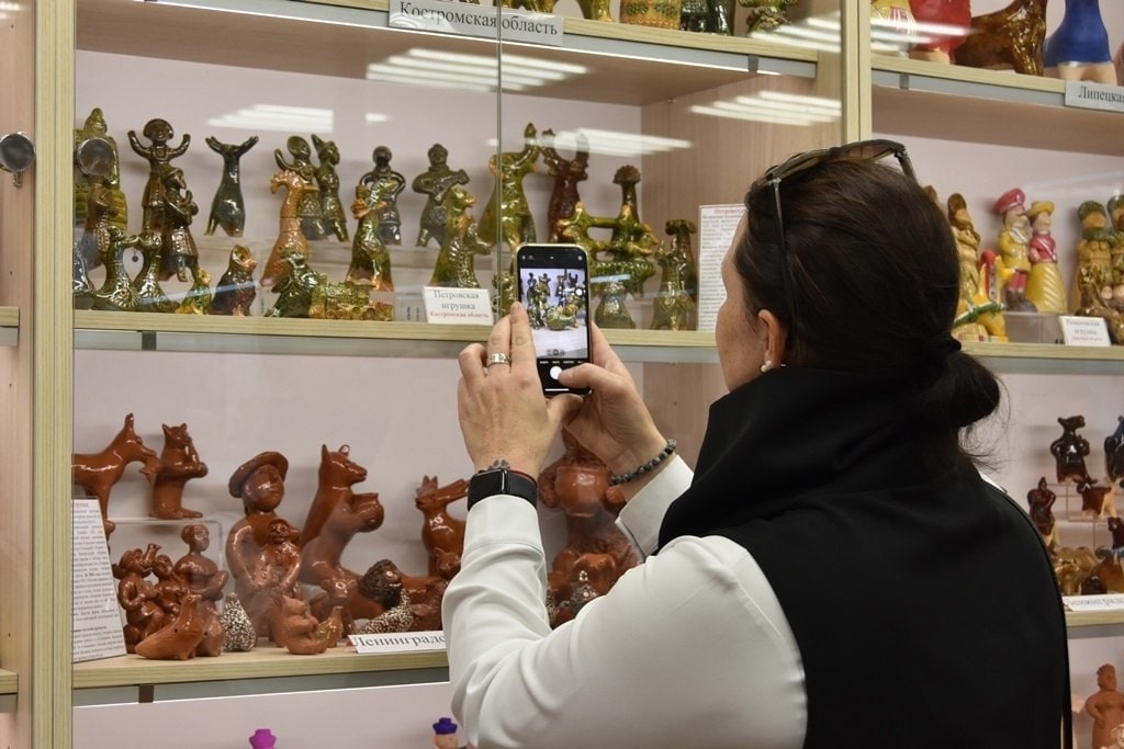 В Вышнем Волочке открылся уникальный музей «Игрушкин дом»
