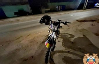 В Твери подросток на питбайке грубо нарушал ПДД и пытался скрыться от полиции нарушал