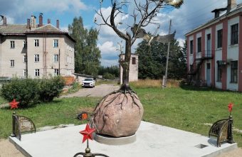 В Тверской области установили мемориал неизвестному летчику