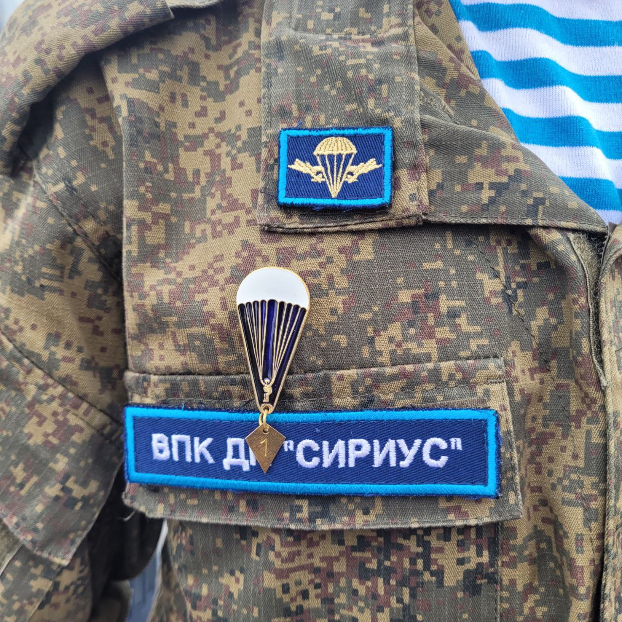 Юные десантники пронесли флаг Тверской области по брусчатке Красной площади
