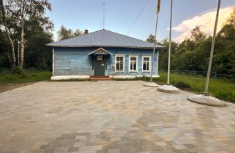 Новые плацы для школ: в Тверской области ремонтируют площадки для линеек и торжественных построений