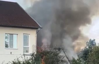 В Твери заметили сильный пожар в частном секторе