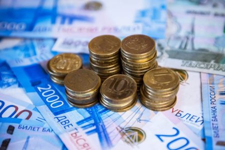 Стало известно, кому в России поднимут зарплаты с 1 октября зарплаты