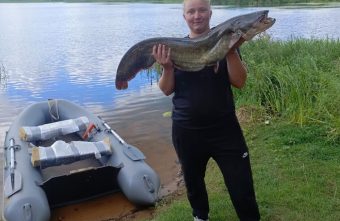 Жительница Тверской области выловила огромную рыбу рыбу