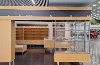 Крупнейший в России музей ретроавтомобилей и военной техники укомплектовали мебелью из Тверской области Крупнейший в России музей ретроавтомобилей и военной техники укомплектовали мебелью из Тверской области