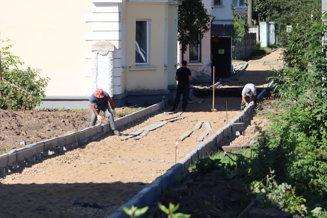 В Ржевском округе ремонтируют дороги и тротуары
