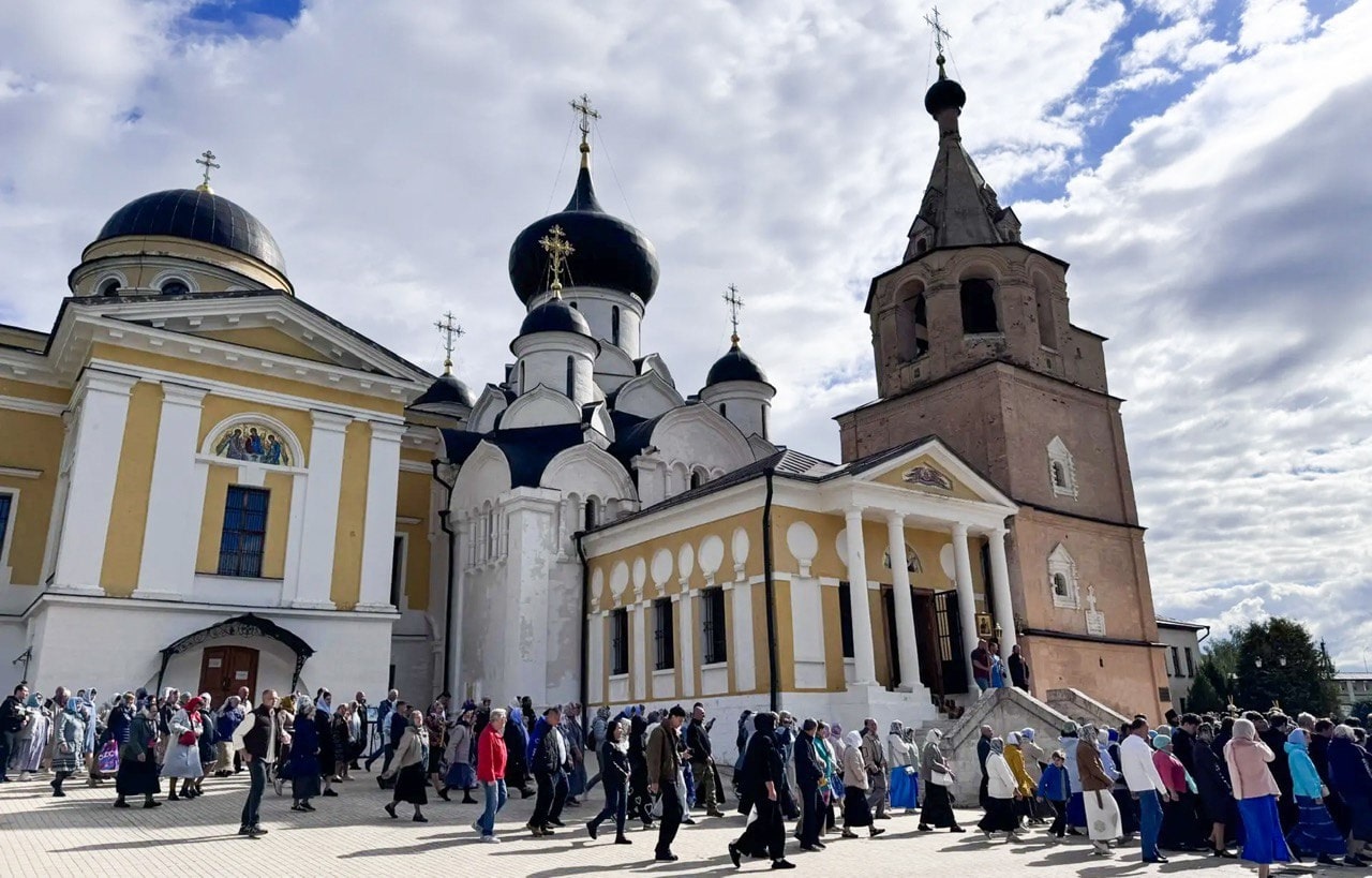 Игорь Руденя и Виктор Христенко напутствовали первоклассников Старицкого округа
