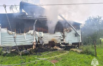 Молния попала в дачный дом в Тверской области молния
