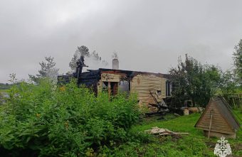 Из-за неисправности в Тверской области сгорели автомобиль и дом неисправности