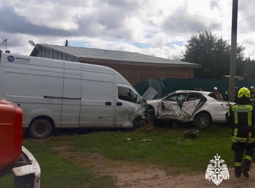 Есть пострадавшие: спасатели ликвидировали последствия ДТП под Тверью последствия