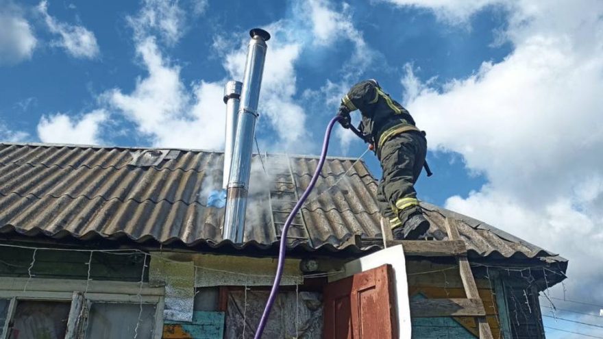 В Тверской области пожарные спасли жилой дом от уничтожения уничтожения