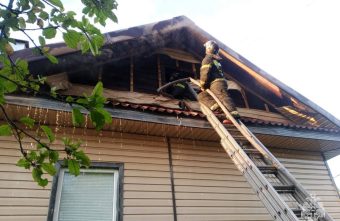 В Тверской области пожарные отстояли жилой дом отстояли