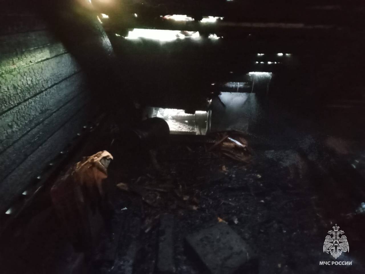 В Тверской области пожарные отстояли жилой дом
