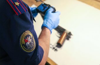Жительница Твери, убившая сожителя из самодельного пистолета, отправится в колонию самодельного