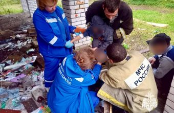 В Тверской области спасатели и медики спасли ребенка, проткнувшего руку гвоздем