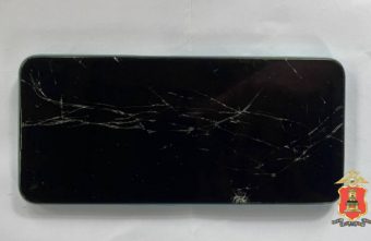 В Тверской области девушка разбила телефон друга из-за громкой музыки разбила