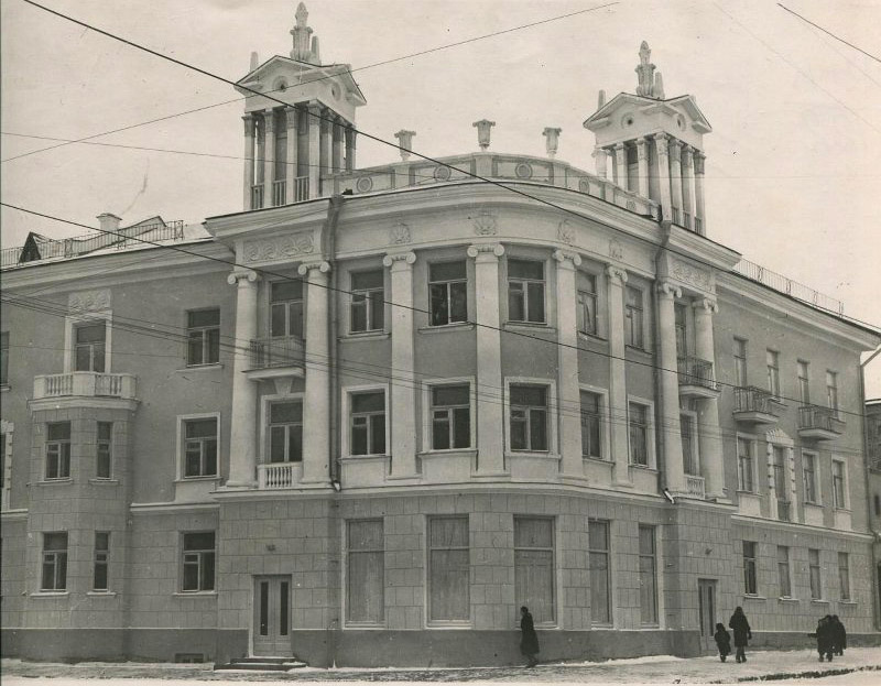 Не проходите мимо: зачем на крыши тверских сталинок ставили башенки
