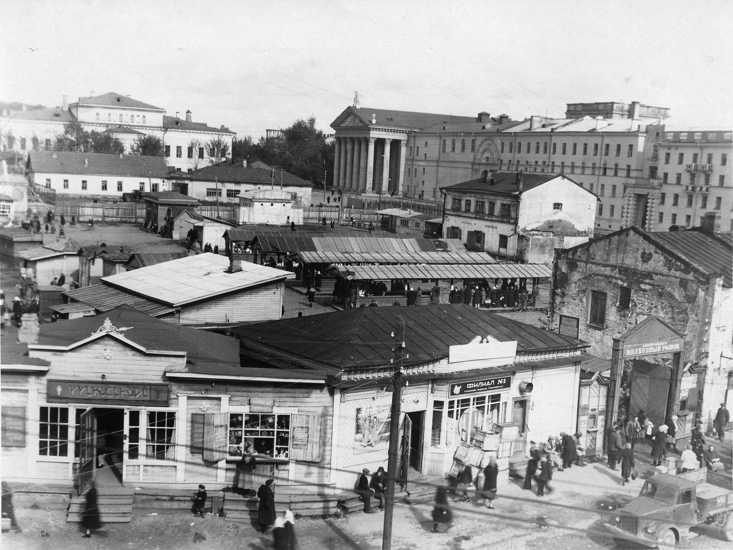 Встаньте на картонку: топ культовых тверских рынков девяностых