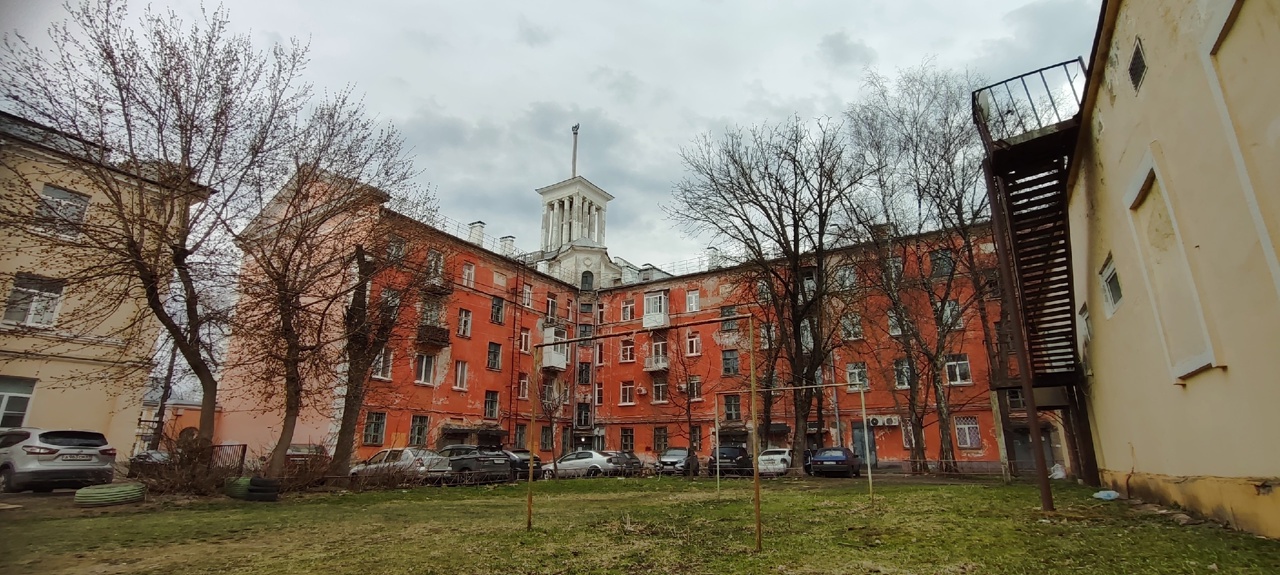 Не проходите мимо: зачем на крыши тверских сталинок ставили башенки