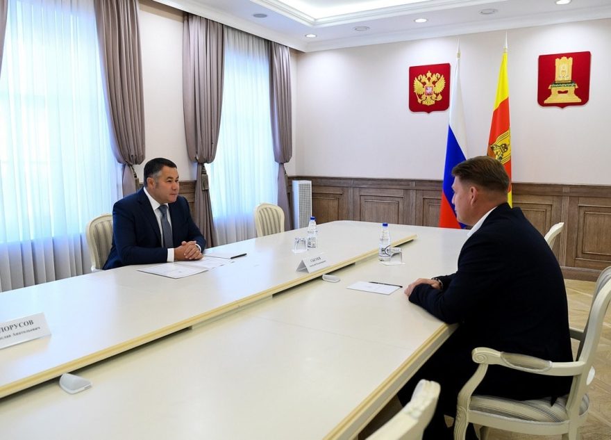 Губернатор Игорь Руденя провел встречу с Героем России Анатолием Сысоевым