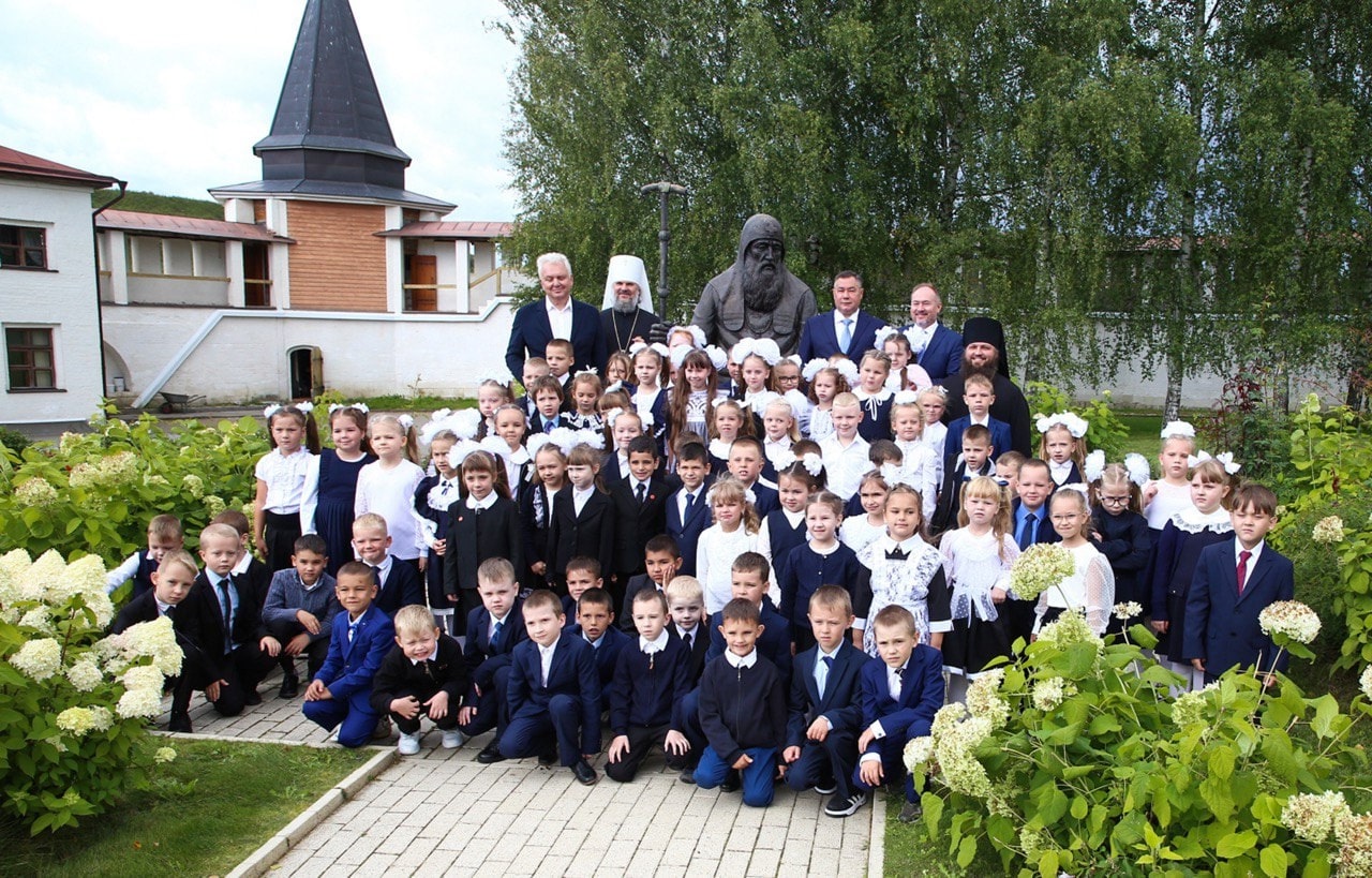 Игорь Руденя и Виктор Христенко напутствовали первоклассников Старицкого округа