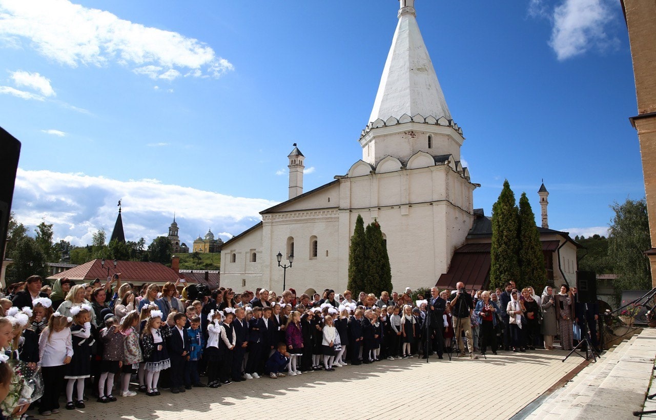 Игорь Руденя и Виктор Христенко напутствовали первоклассников Старицкого округа