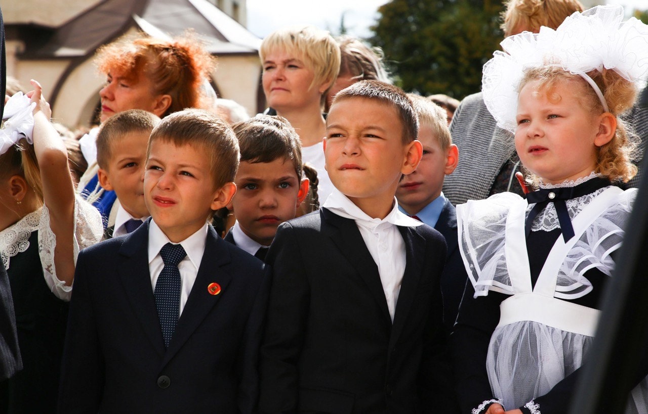 Игорь Руденя и Виктор Христенко напутствовали первоклассников Старицкого округа