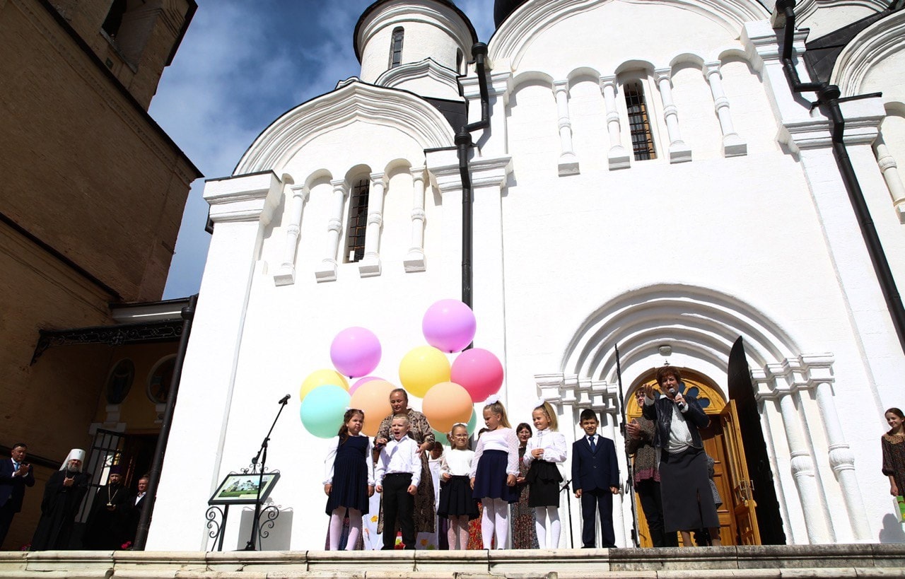 Игорь Руденя и Виктор Христенко напутствовали первоклассников Старицкого округа