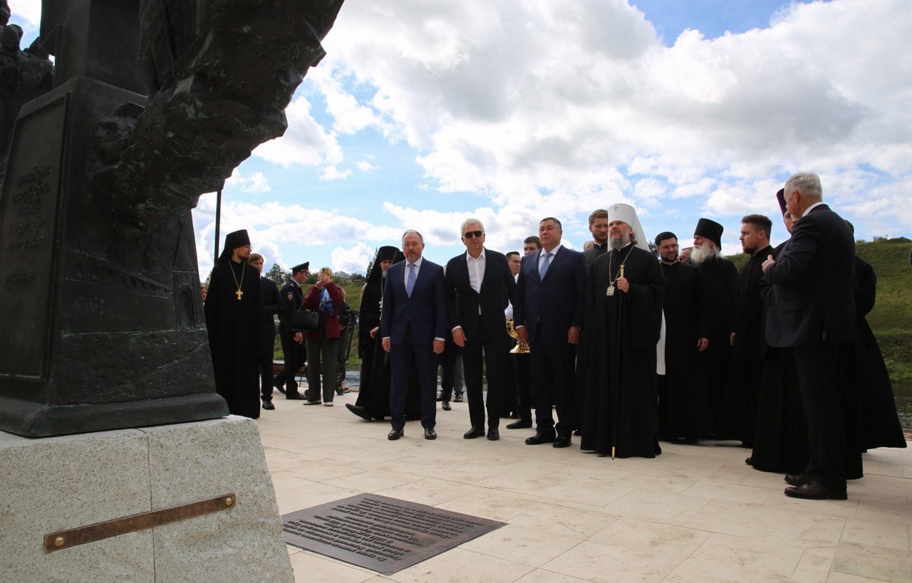 Игорь Руденя и Виктор Христенко напутствовали первоклассников Старицкого округа