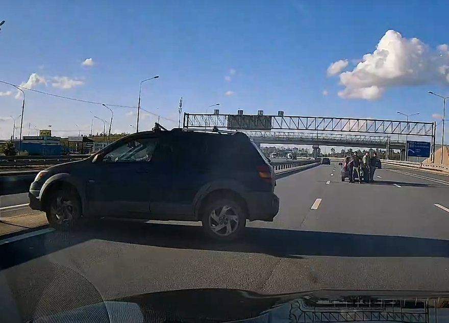 Стали известны подробности ДТП с "Калиной", остановившейся посреди трассы под Тверью трассы