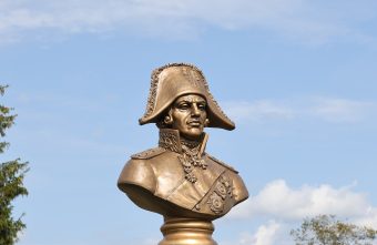 На озере Селигер в Тверской области открыли памятник адмиралу Фёдору Ушакову