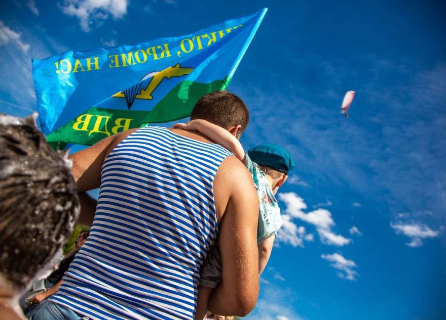 Губернатор Игорь Руденя поздравил с Днем Воздушно-десантных войск воинов-десантников поздравил
