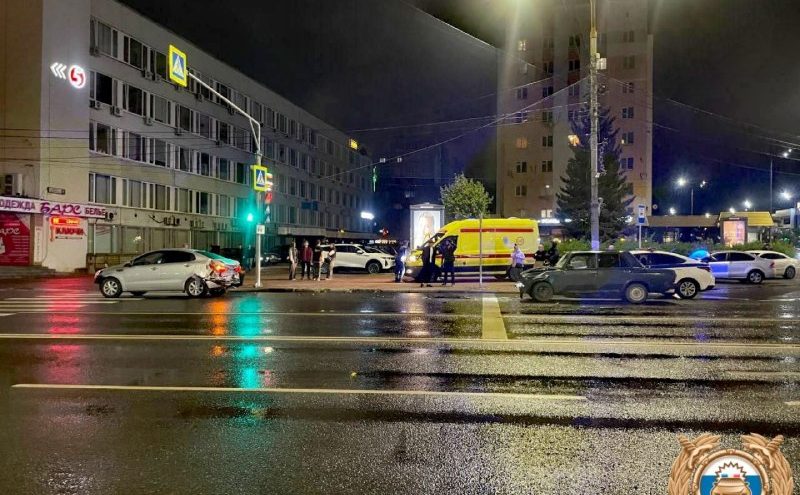 столкнулись