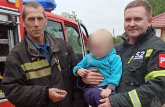 Сотрудников МЧС поблагодарили за спасение ребенка в Тверской области ребенка