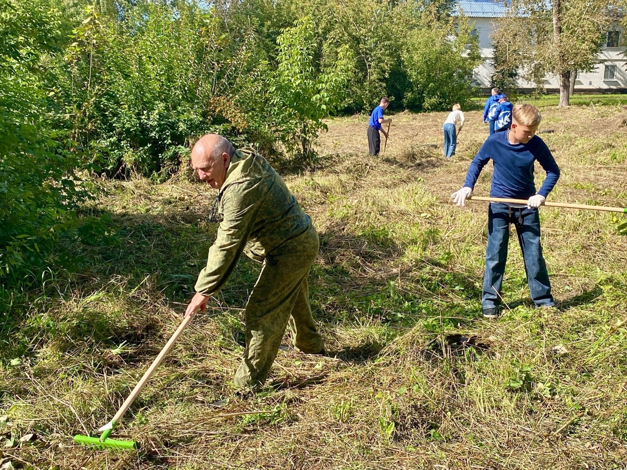 В Парке Победы города Торжка прошел масштабный субботник