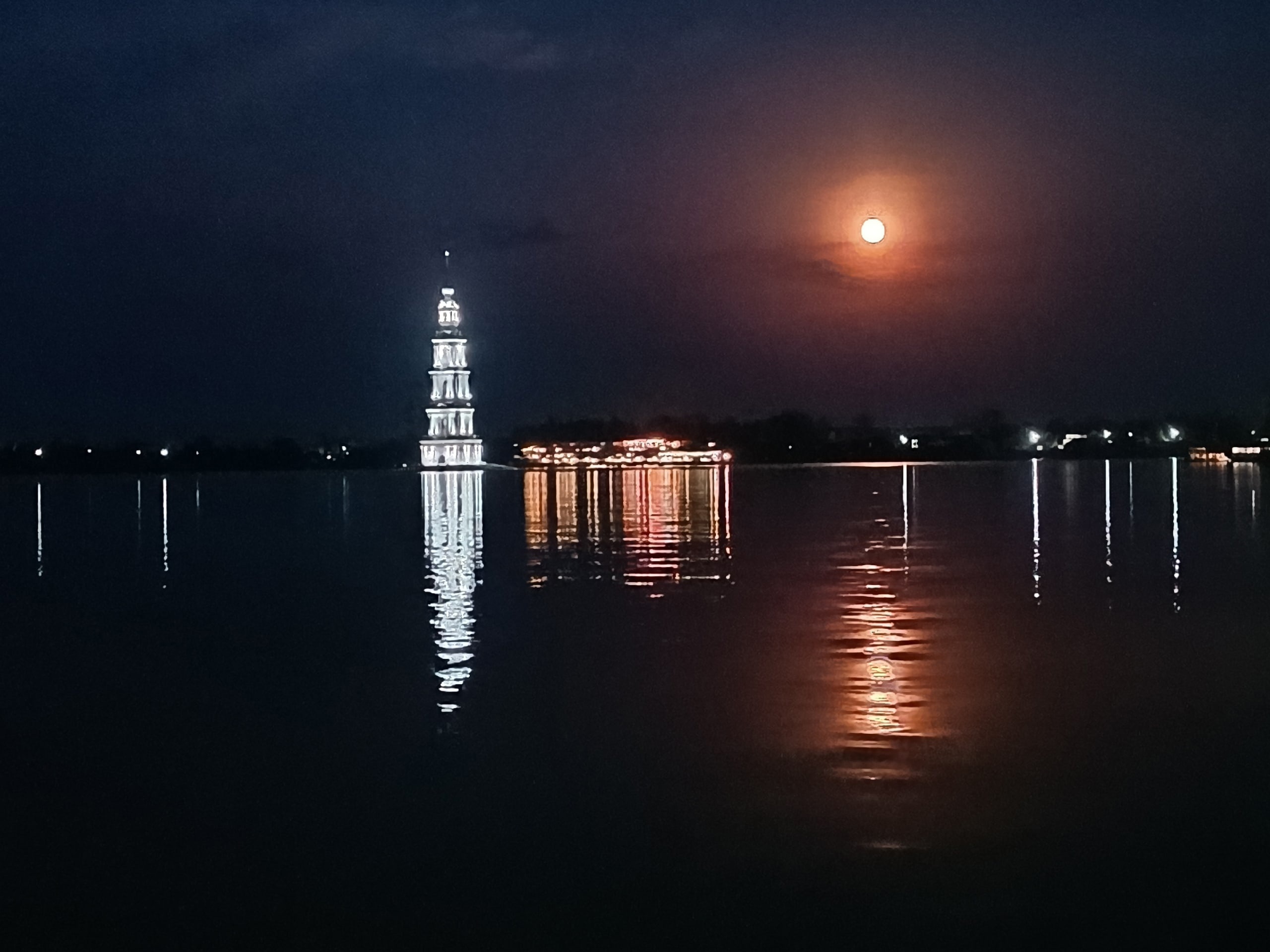 Жители Тверской области смогут увидеть исчезновение Луны Луны