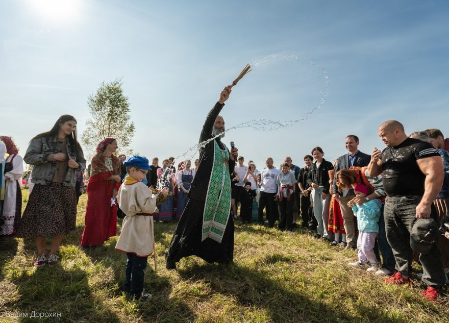 Под Тверью прошел ежегодный молодежный историко-этнографический фестиваль «Новолетие в Васильевском»