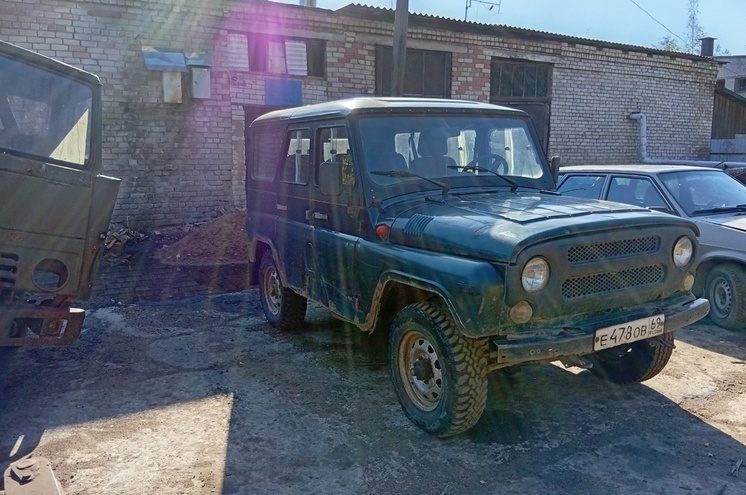 В Оленино подготавливают УАЗ для передачи в зону СВО