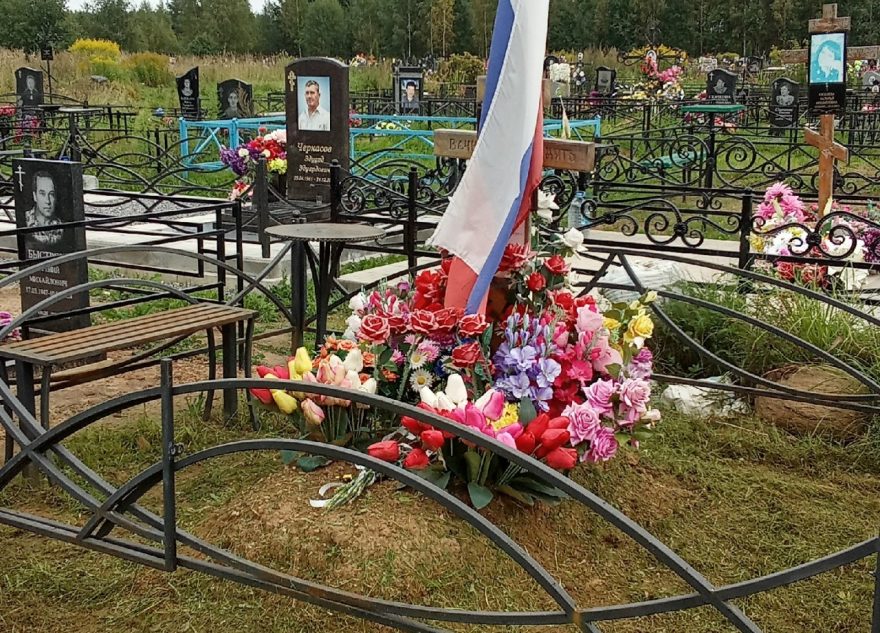В Тверской области привели в порядок захоронение бойца, погибшего на СВО В Тверской области привели в порядок захоронение бойца, погибшего на СВО