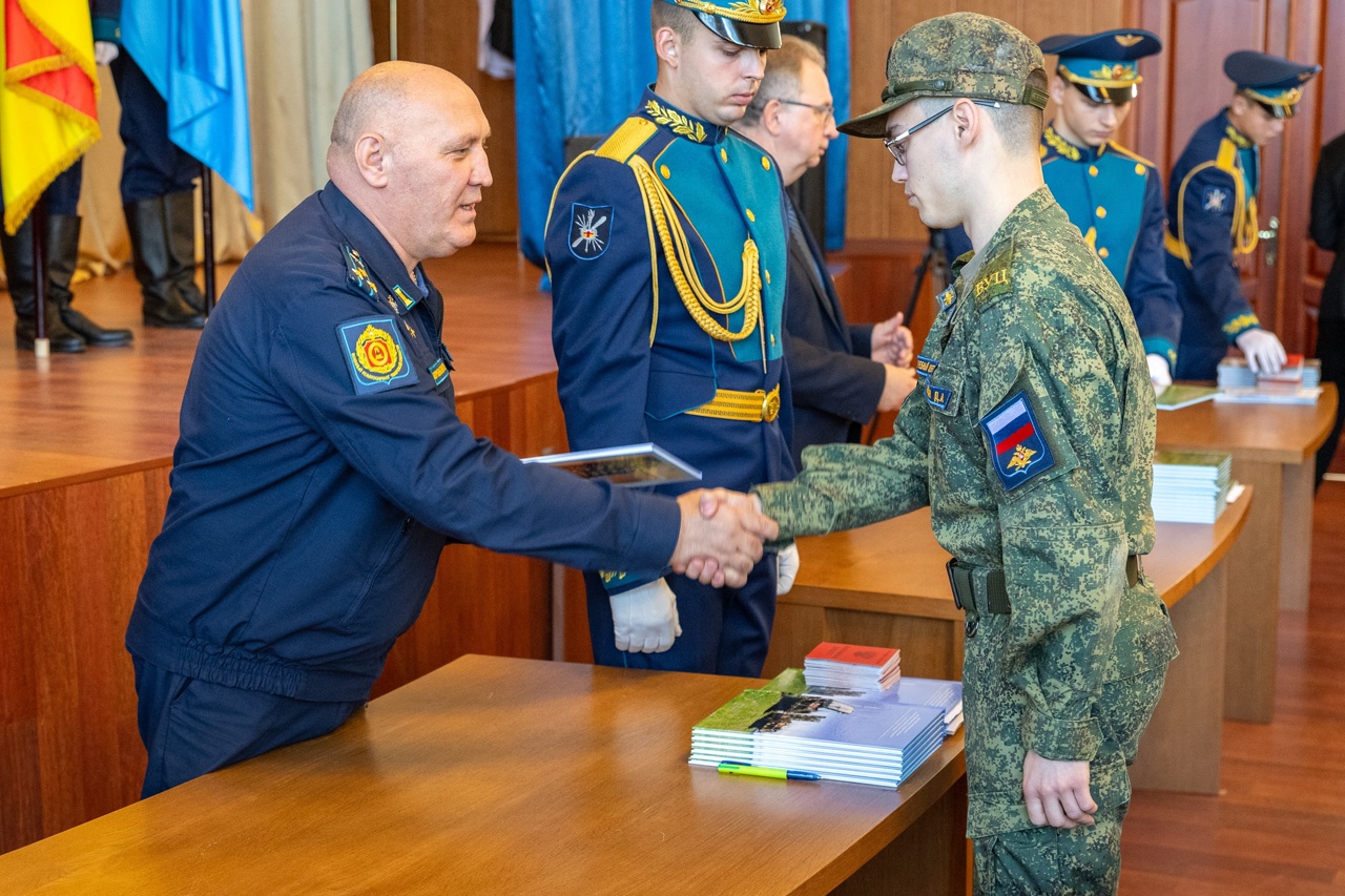 Первый выпуск курсантов ВУЦ ТвГТУ получил военные билеты