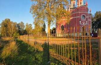 Вокруг храма в Тверской области устанавливают уникальное ограждение XVIII века храма
