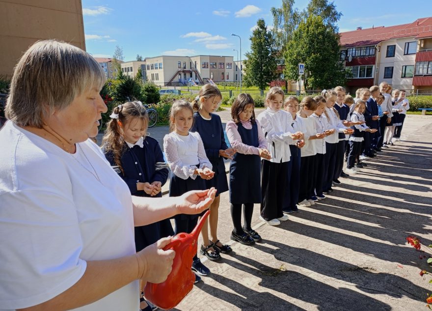 В Андреаполе провели день солидарности в борьбе с терроризмом