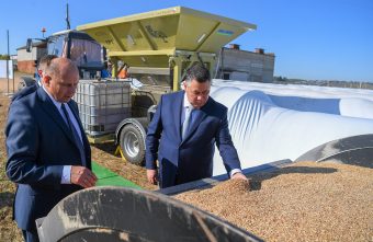 Губернатор Игорь Руденя в Торжокском округе ознакомился с работой колхоза «Мир»