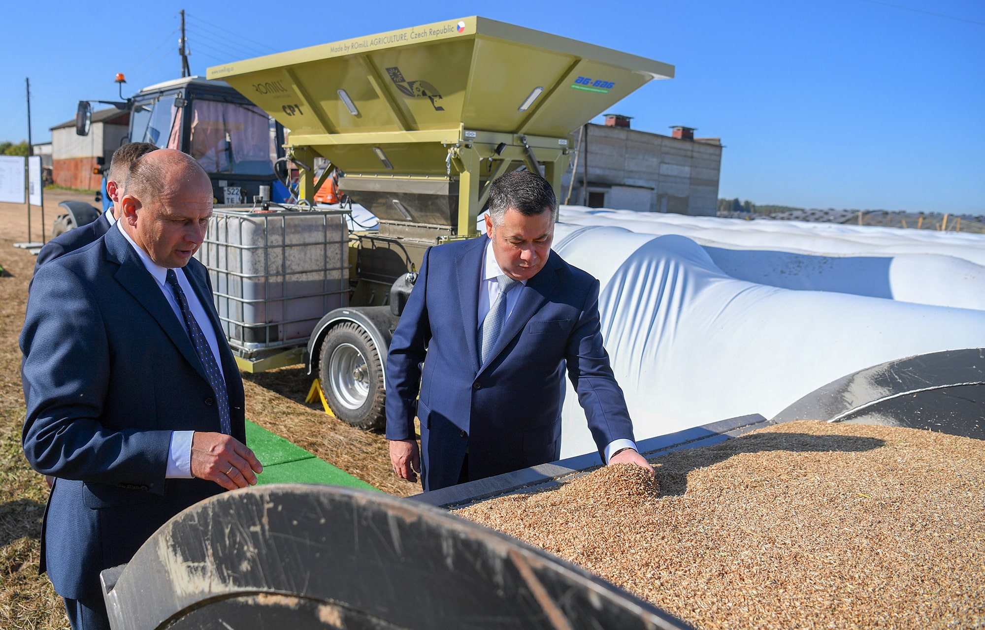 Губернатор Игорь Руденя в Торжокском округе ознакомился с работой колхоза «Мир»