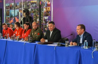 Дмитрий Медведев и Игорь Руденя провели встречу с участниками СВО, поисковиками и активной молодежью Дмитрий Медведев и Игорь Руденя провели встречу с участниками СВО, поисковиками и активной молодежью