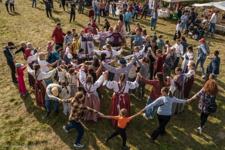 В селе Васильевском встретили осень большим фестивалем "Новолетие" В селе Васильевском встретили осень большим фестивалем "Новолетие"