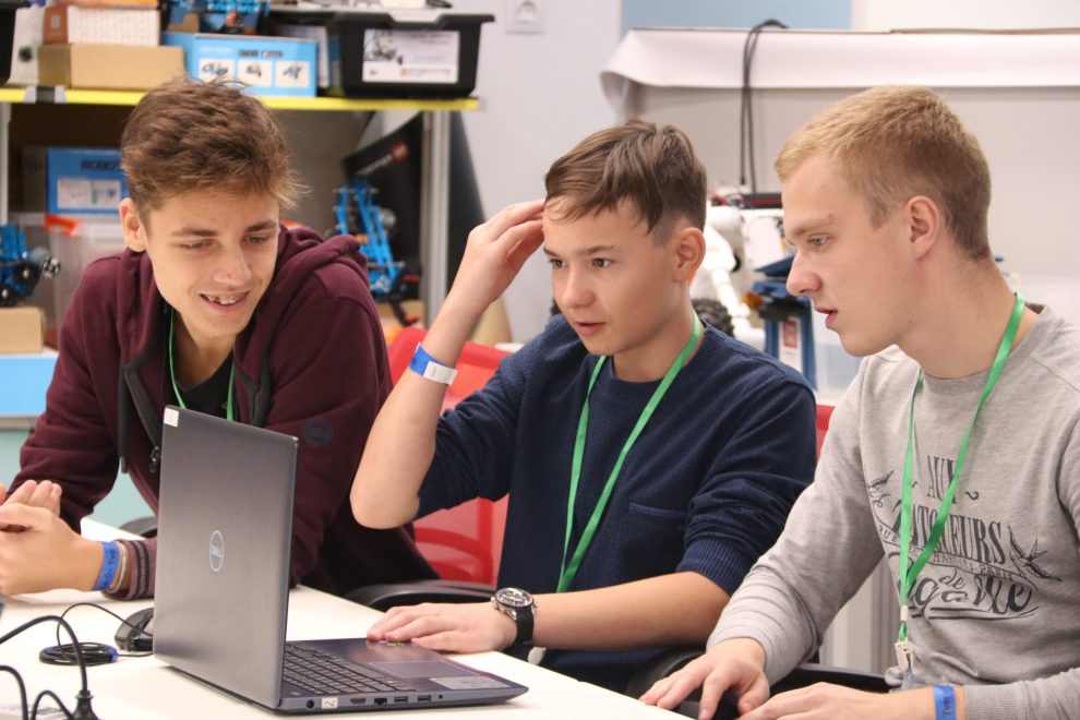 Подростки из Бологое присматриваются к профессиям еще в школе