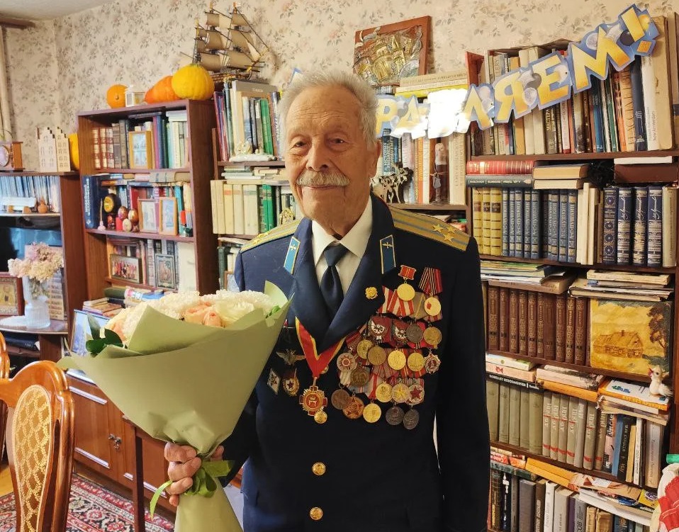 99 лет исполнилось ветерану Великой Отечественной войны Петру Потёмкину из Твери